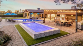 Davenport Villa - Scottsdale's Largest Hot Tub - Sportcourt